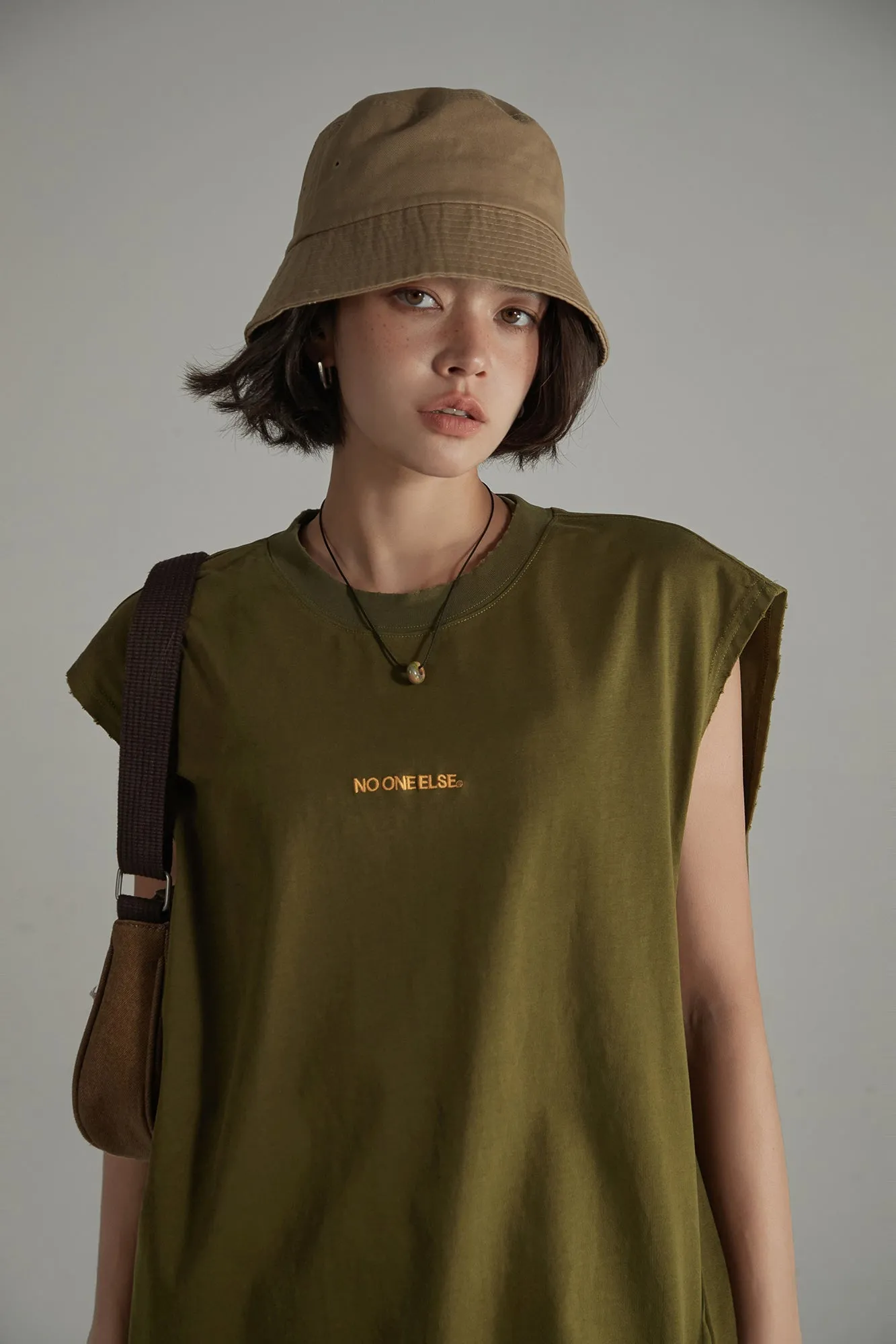 Letter Printed Boxy Loose Fit Sleeveless T-Shirt