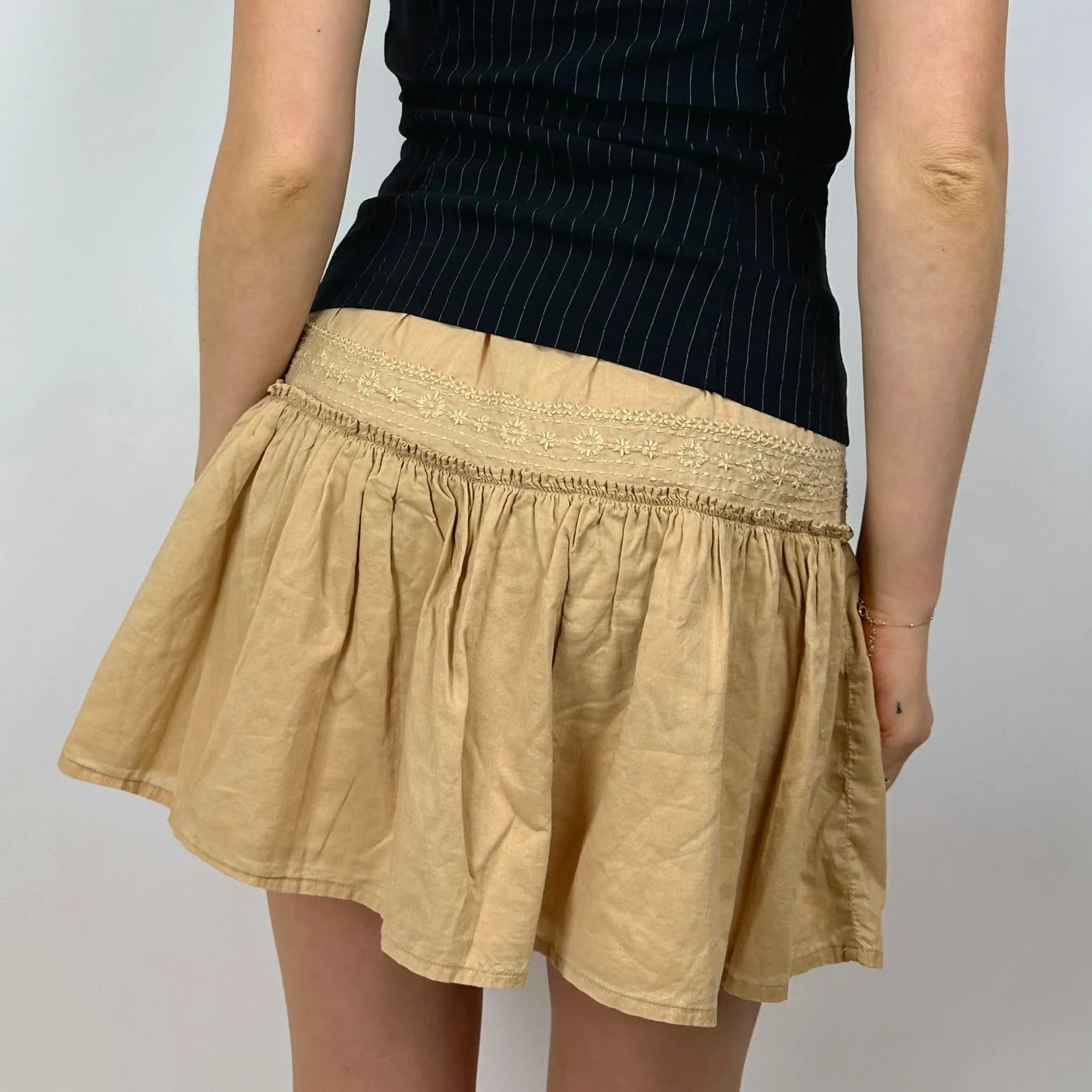 Y2K Romantic Embroidered Mini Skirt (M)